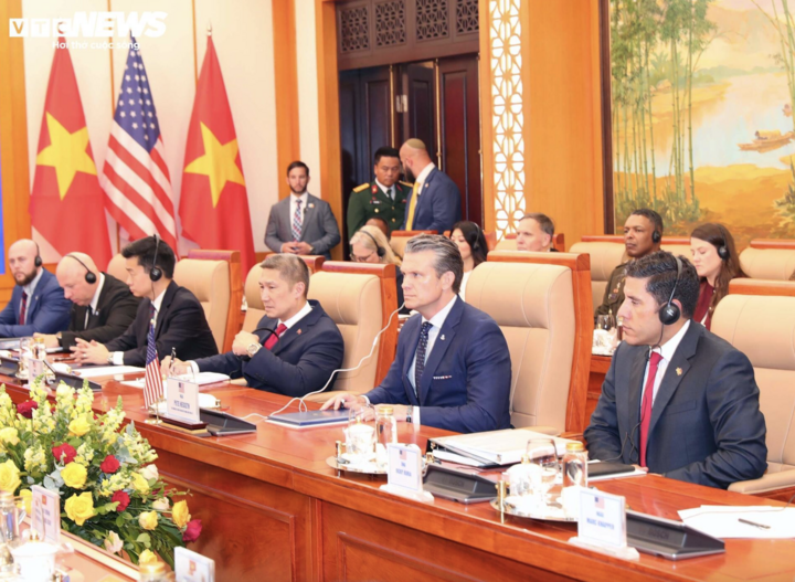 Mỹ sa thải Bộ trưởng Hải quân