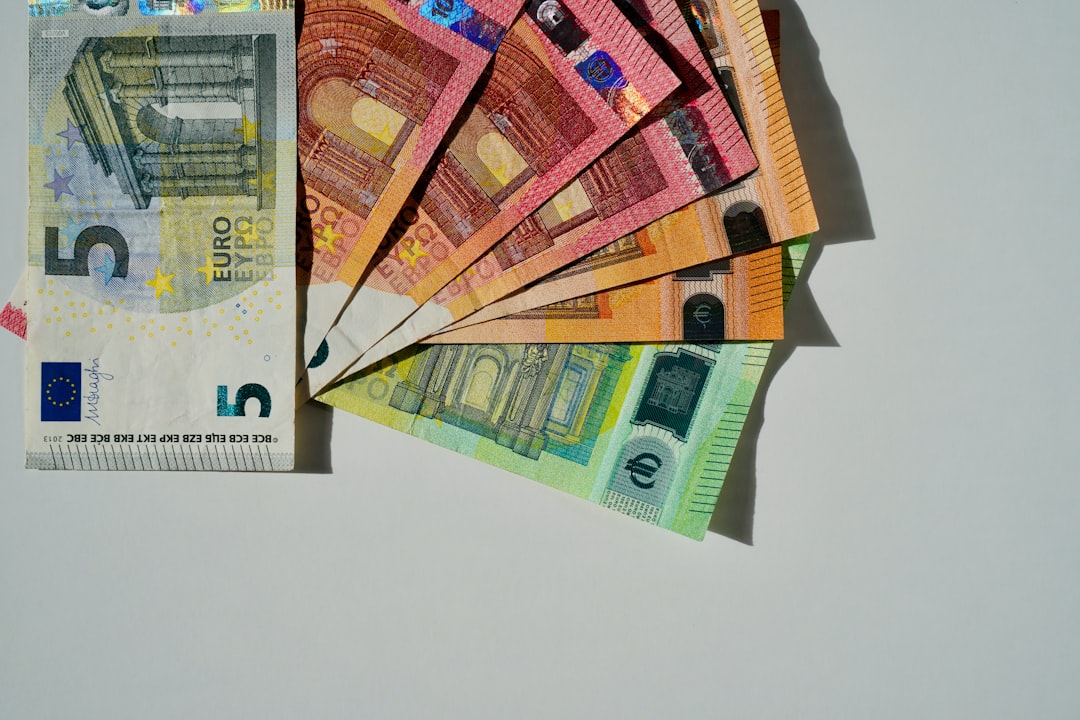 Tỷ giá euro lên cao: Mua 250.000 EUR có thể đội thêm hàng trăm triệu đồng