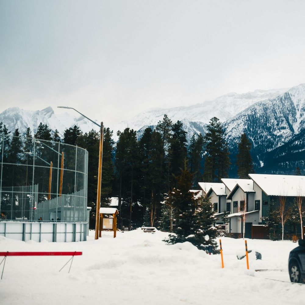 thợ nail đang ở Canada xin PR
